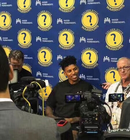 篮球巨星的风采：约基奇领跑MVP排行榜（篮坛巨星尽显风采：约基奇位居MVP榜首）