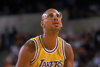 C罗晒与特朗普合照：感谢总统先生的邀请和热情欢迎（C罗晒与特朗普合影：感谢总统先生的邀请与热情接待）