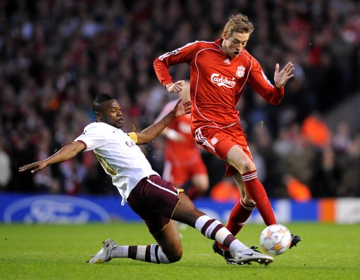 欧协联战报：乌切闪击，德文尼扳平，水晶宫2-2十人古比斯（欧协联速报：乌切闪击、德文尼扳平，水晶宫与十人古比斯2-2战平）