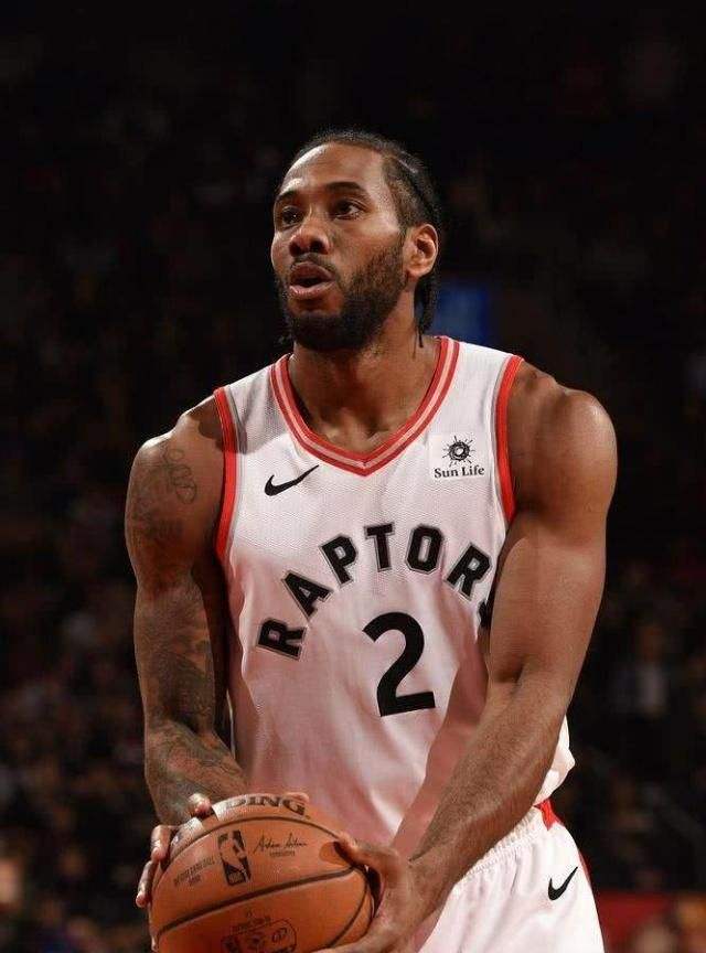 文班亚马：球队近12战9胜令我自豪，这是理想的团队篮球（文班亚马自豪于球队近12场9胜：这就是理想的团队篮球）