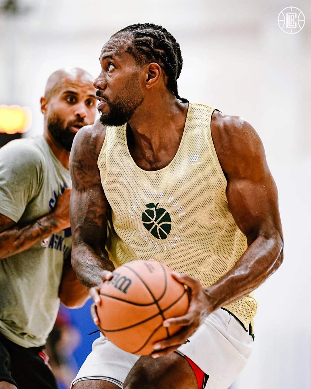 疯狂进球大战！西甲领头羊征服客场，豪取6连胜，领先皇马4分（进球如雨！西甲榜首客场凯旋，豪夺六连胜，甩开皇马4分）