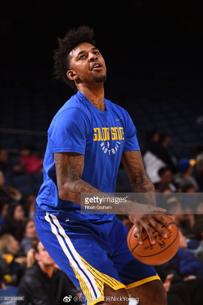 孔萨：凯恩给球队设立标准，那自然而然会激励我们（孔萨：凯恩树立团队标杆，激励全队自发奋进）