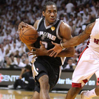 发疯了？里沙利松掐埃基蒂克脖子、推索博、肘击弗林蓬，均未染黄（里沙利松连出粗暴动作：掐埃基蒂克、推索博、肘击弗林蓬仍未吃黄牌）