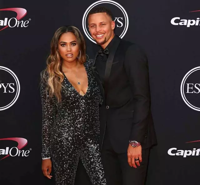 复出第一场就交出满分表现（回归首秀即献上满分答卷）