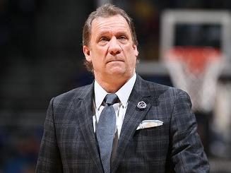 引领一波25-10！徐杰半场三分4中3得到9分5助（徐杰半场3记三分砍下9分5助，率队掀起25-10攻势）