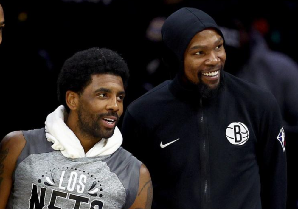 卡斯尔：使用三后卫阵容应该不会很难 福克斯哈珀和我球商都很高（卡斯尔：三后卫体系易于适应，福克斯、哈珀与我球商都很高）