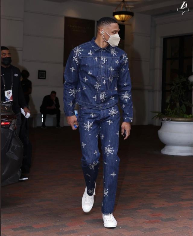 CBA杯战报：布朗20分，广厦108-90轻取天津（CBA杯：布朗斩获20分，广厦108-90轻松击败天津）