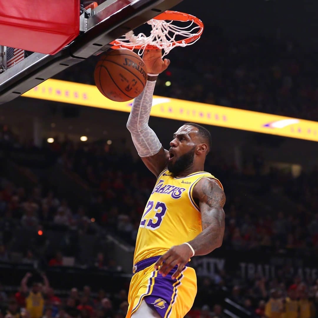 阿斯：范戴克与利物浦续约前曾联系皇马，但遭到皇马方面拒绝（阿斯：范戴克续约利物浦前曾接触皇马，遭对方拒绝）